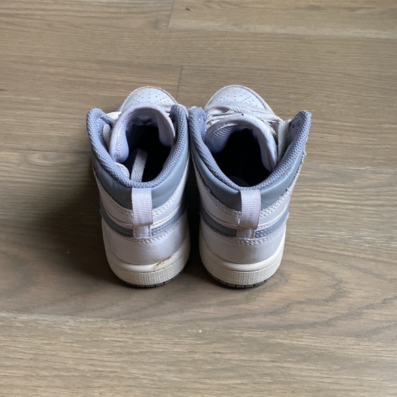 high top jordans. - Picture 3 of 4